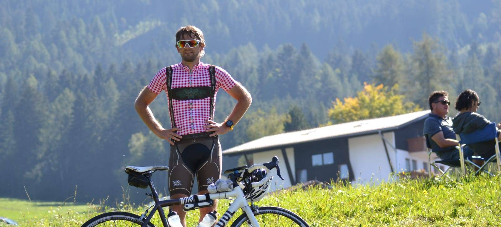 Onabike.cc - Cyclist in Bavarian Jersey